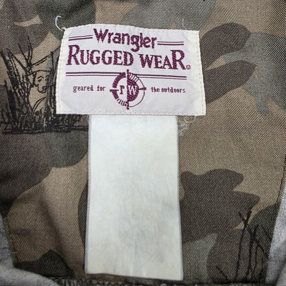 Wrangler Rugged Wear Camo Long Sleeve Button Up Shirt Size M All Over Dog Print - Picture 8 of 12